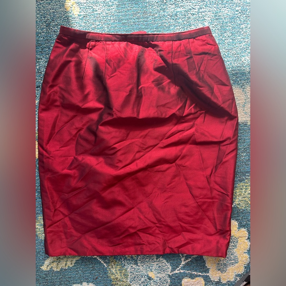 Size 8 Darby Scott 100% silk burgundy red silk pencil skirt